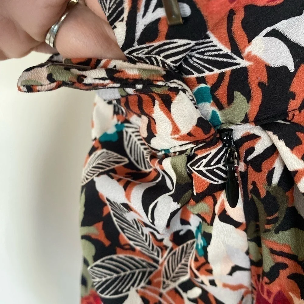 C.J Banks w22 side zip skirt floral